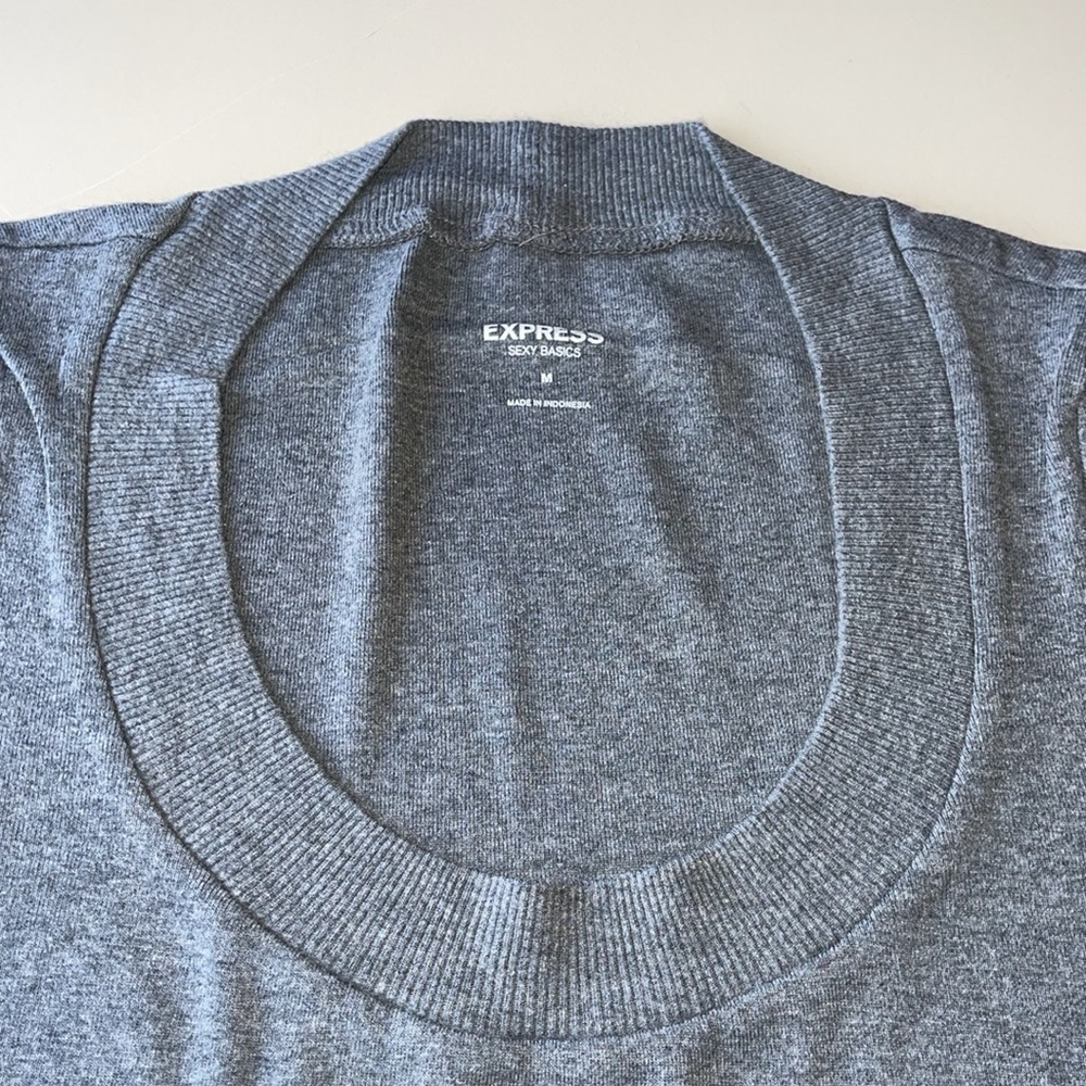 Express Sexy Basics Scoop Neck T-Shirt in Gray - Picture 2 of 6